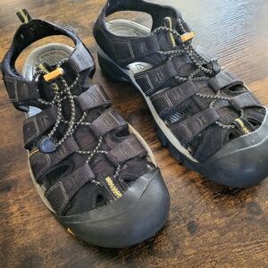 Keen Newport H2 Men’s 11 Closed Toe Water Sandal Hiking Shoe